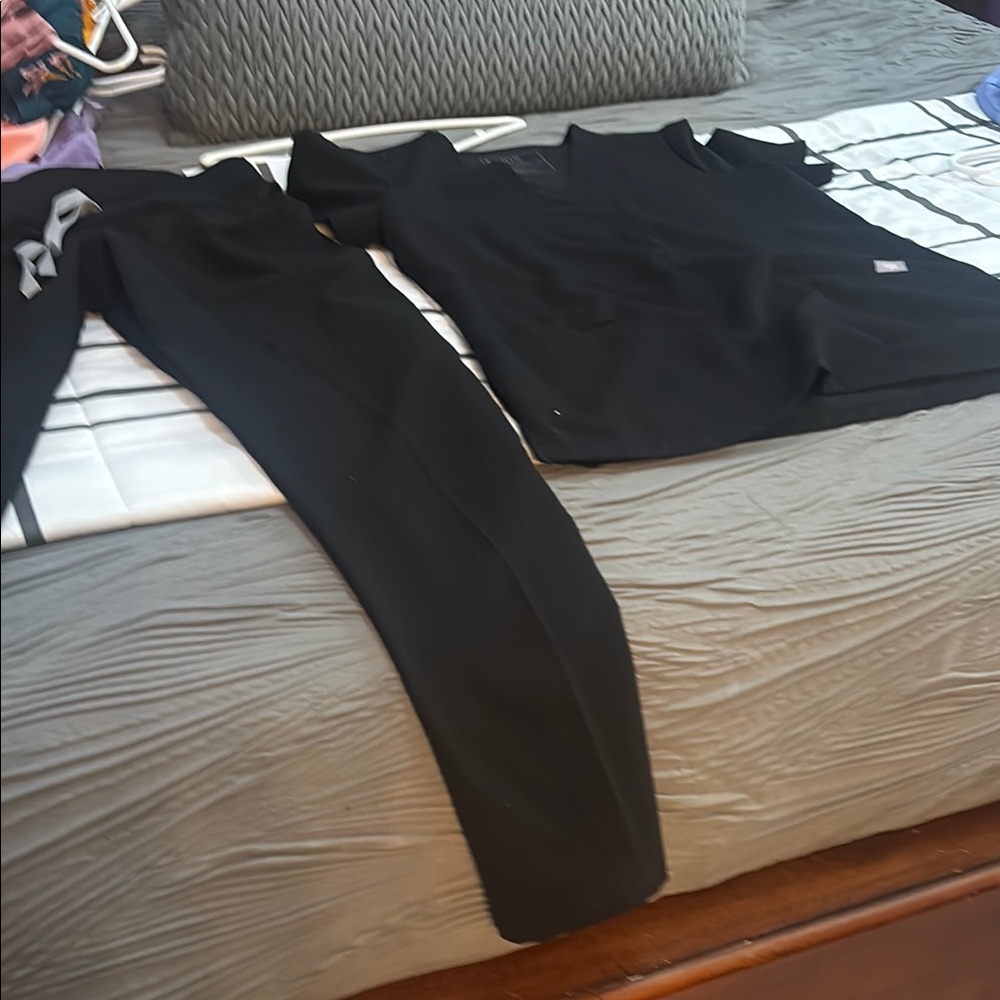 Figs Black Scrub Set